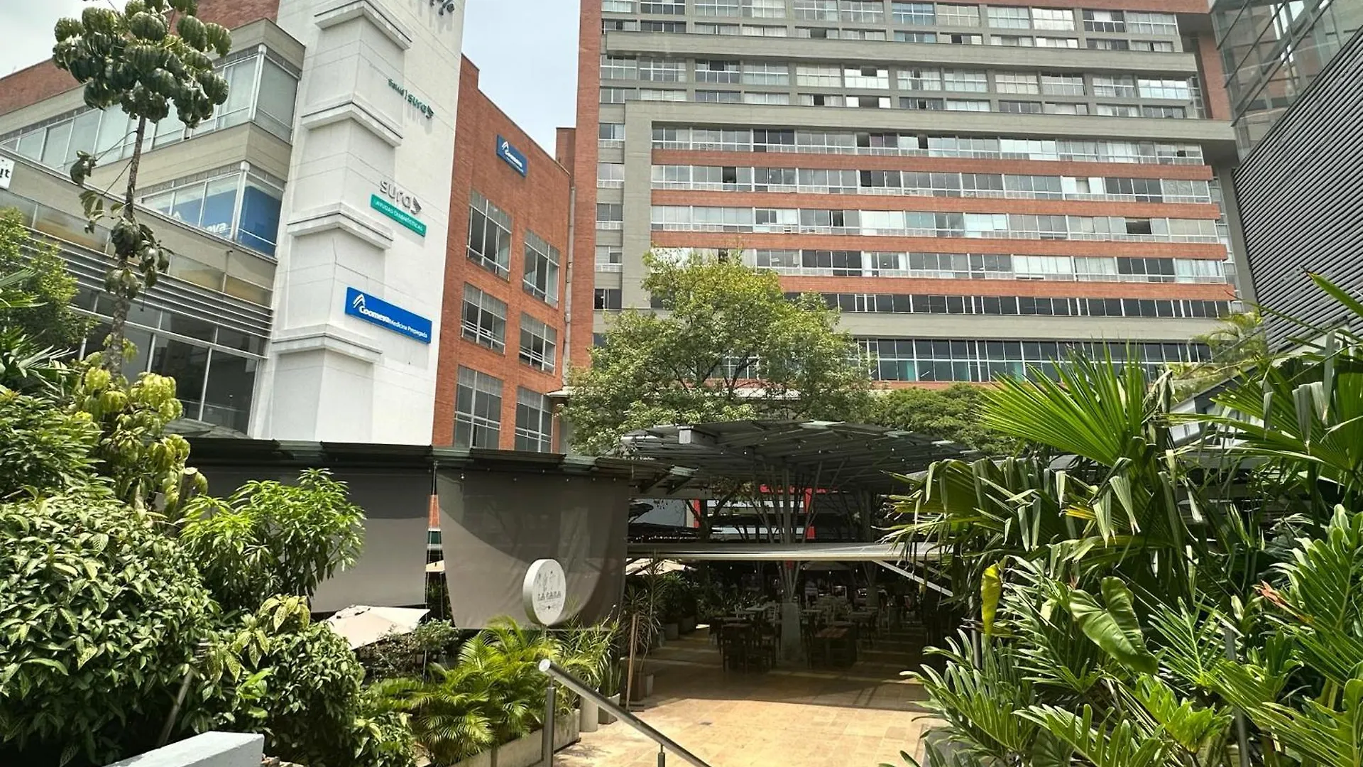 アパート Amoblados Medellin Pobladoアパートメント コロンビア