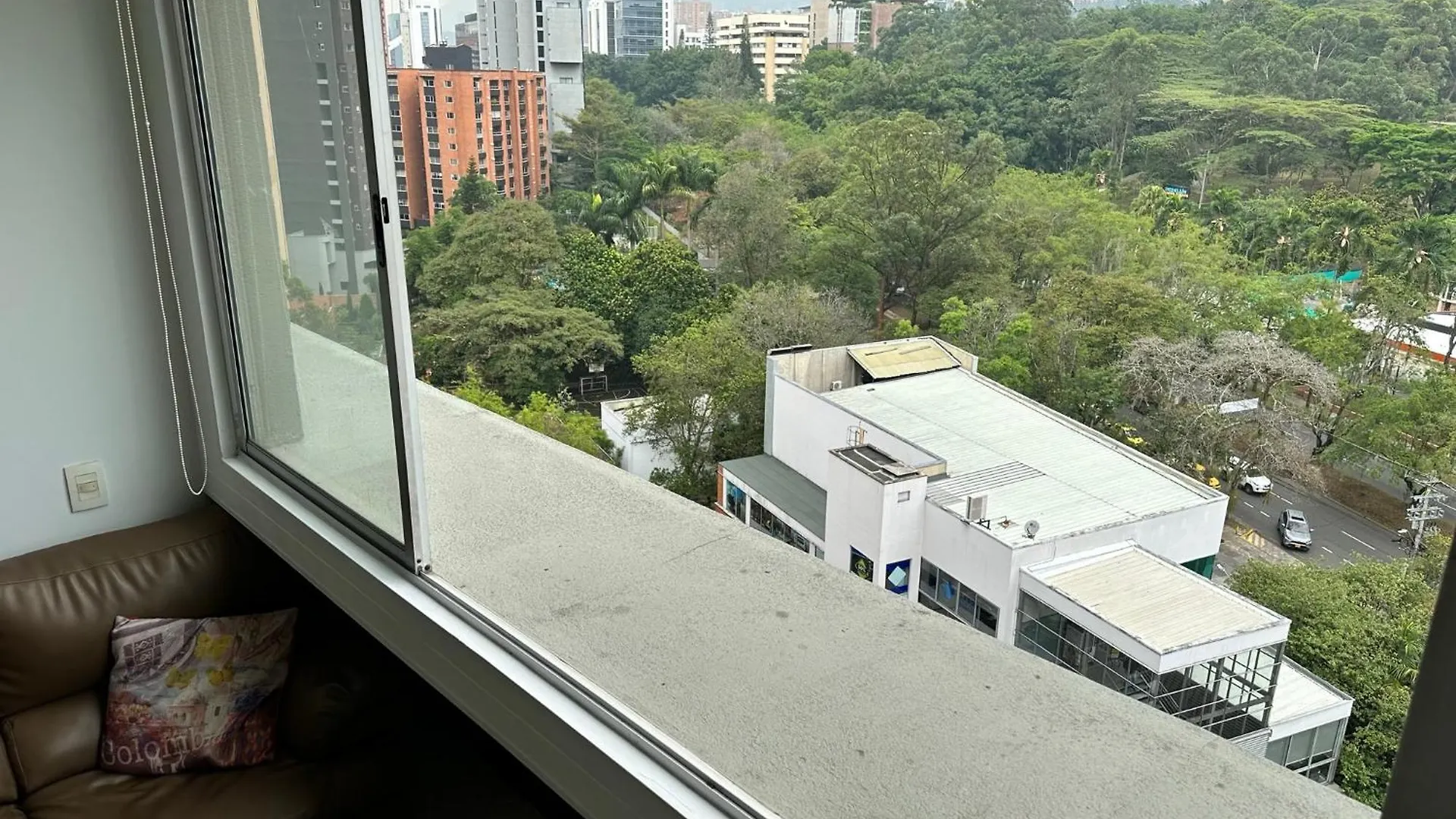 アパート Amoblados Medellin Pobladoアパートメント コロンビア