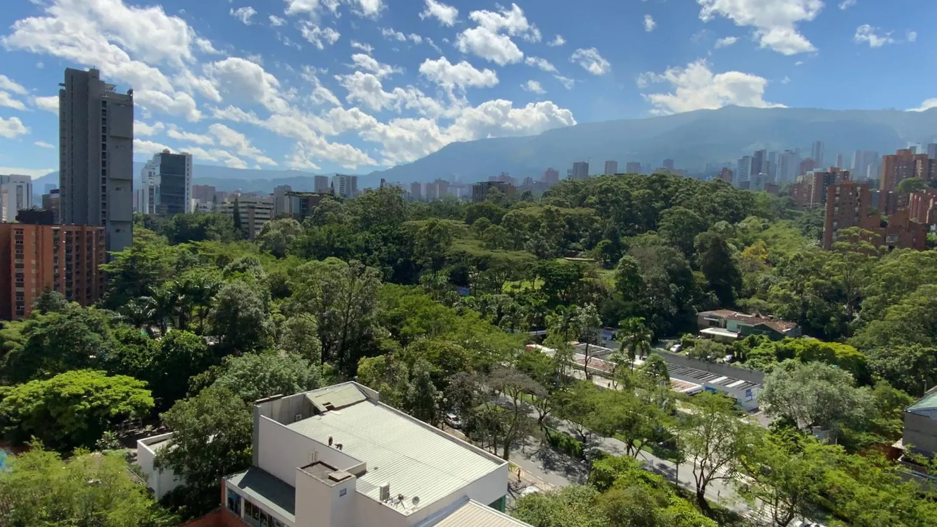 Amoblados Medellin Pobladoアパートメント コロンビア